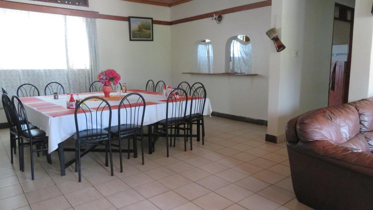 Global Village Hotel Pakwach Extérieur photo