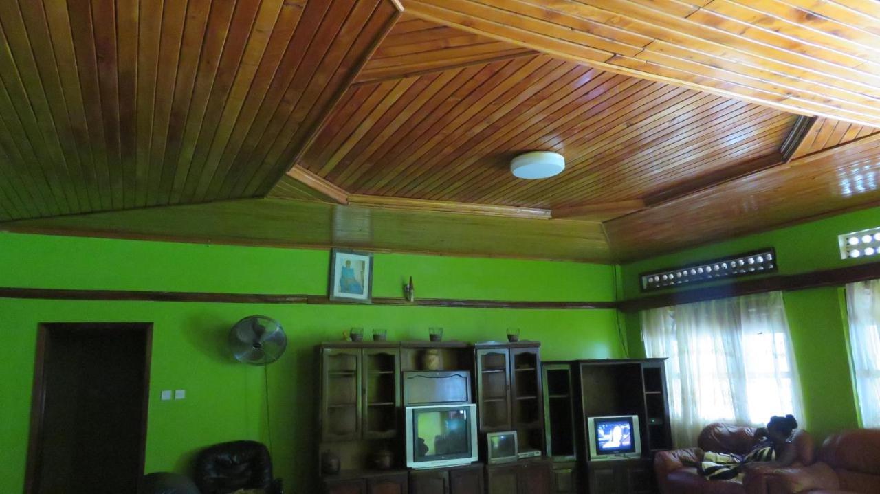 Global Village Hotel Pakwach Extérieur photo