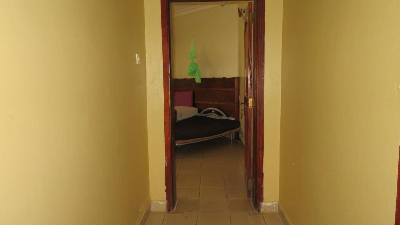 Global Village Hotel Pakwach Extérieur photo