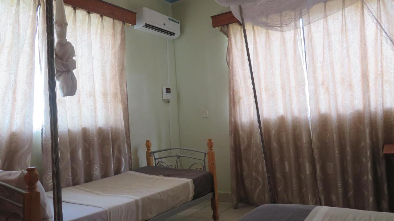 Global Village Hotel Pakwach Extérieur photo
