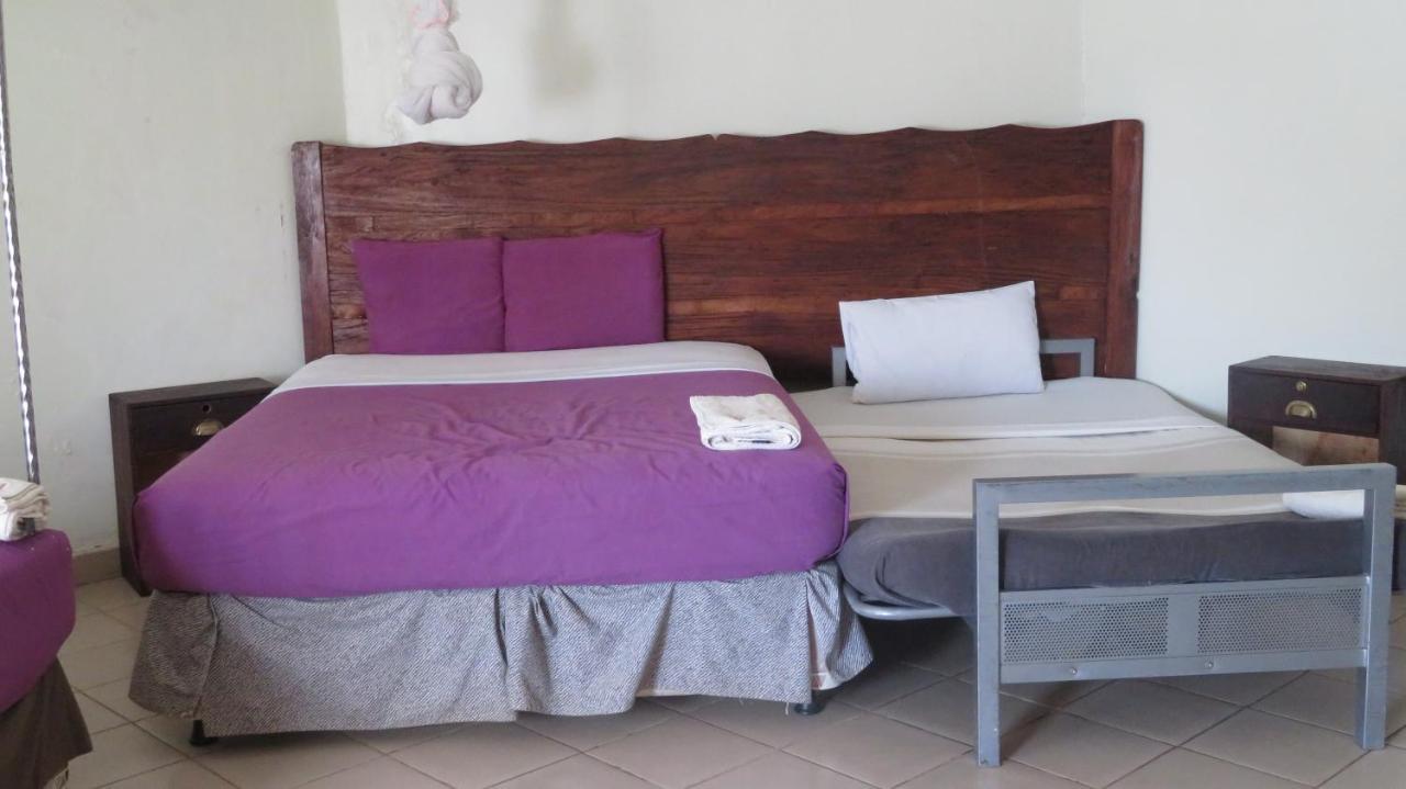 Global Village Hotel Pakwach Extérieur photo