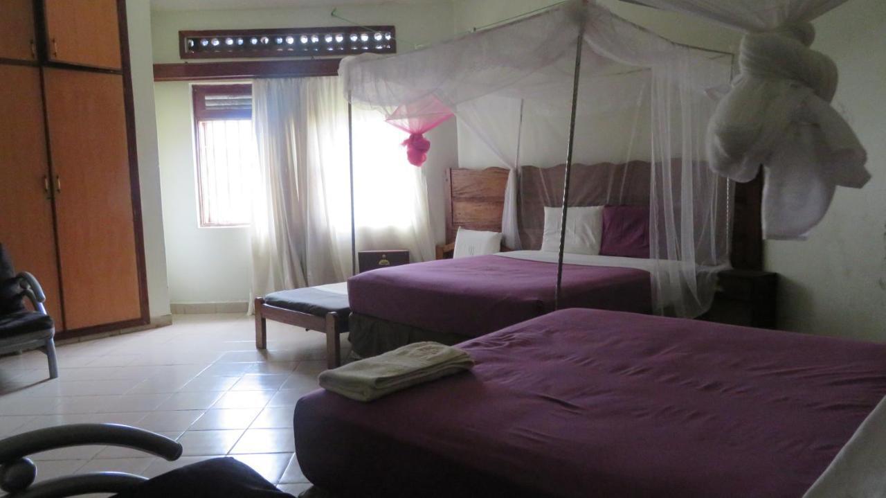 Global Village Hotel Pakwach Extérieur photo