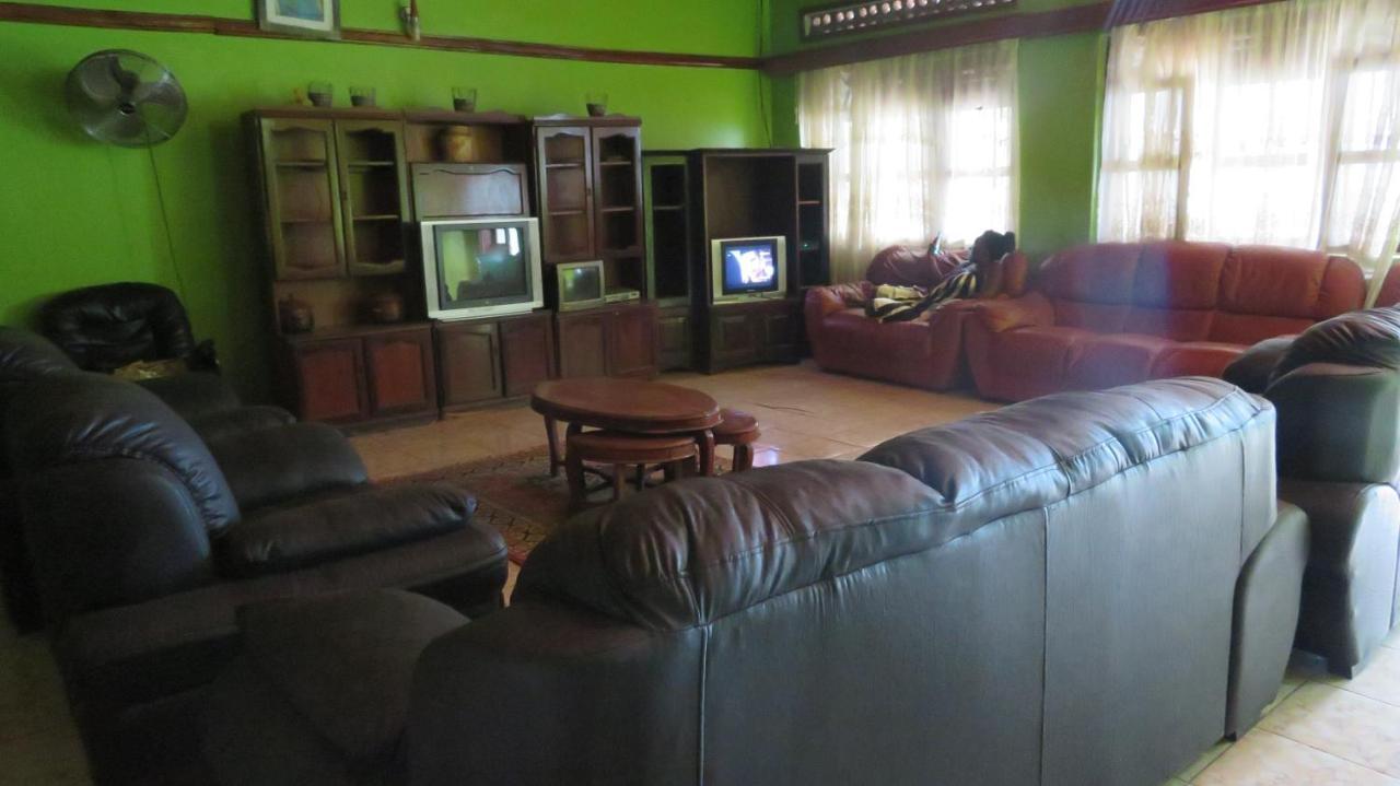 Global Village Hotel Pakwach Extérieur photo