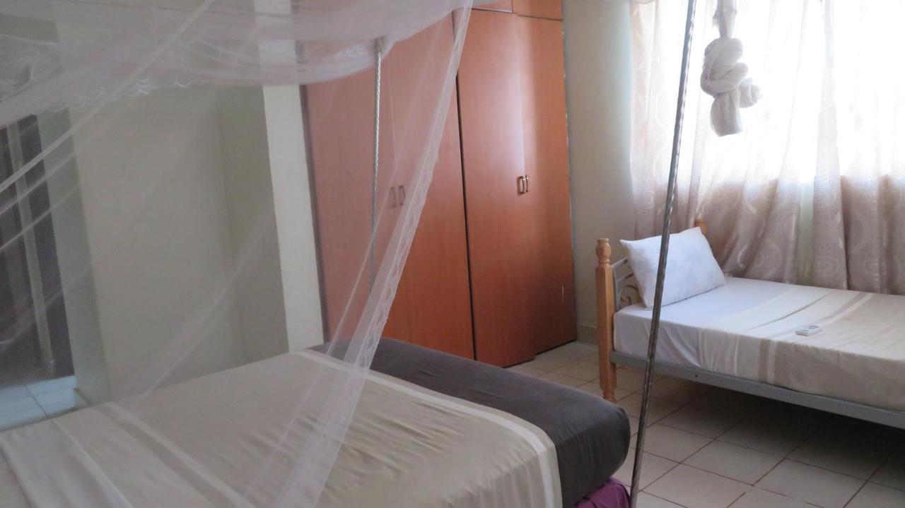 Global Village Hotel Pakwach Extérieur photo